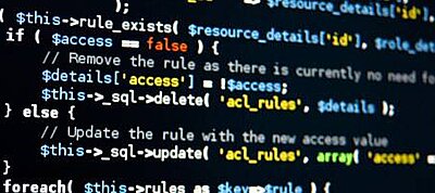 Formális specifikációban rögzítette a PHP nyelv szabályait a Facebook