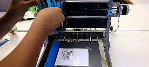 Komplett áramköri kártyákat nyomtat a Squink printer