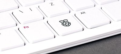 Itt a Raspberry Pi 500, a RPi új, billentyűzetbe épített számítógépe